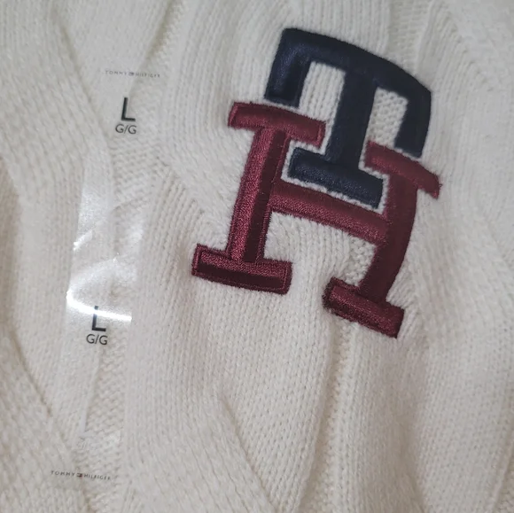 NWT Tommy Hilfiger Monogram Cable Cricket Sweater Large